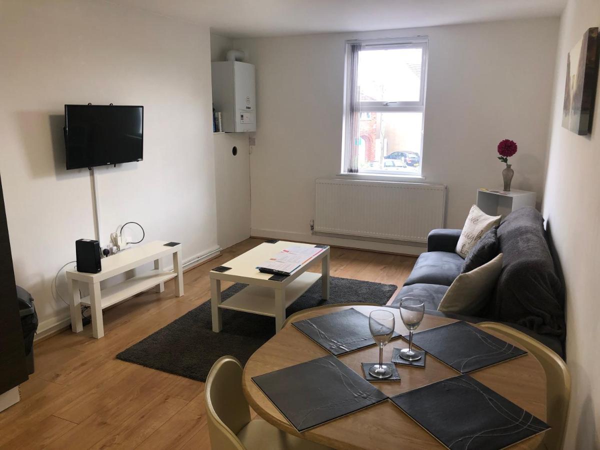 2 Bedroom Large First Floor Apartment With Free Parking لاوْبرو المظهر الخارجي الصورة