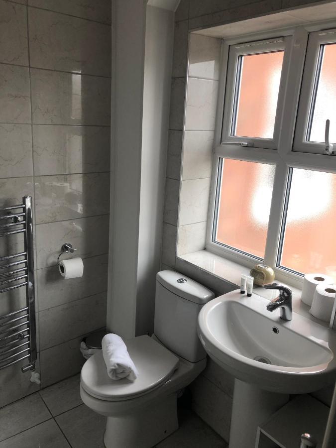 2 Bedroom Large First Floor Apartment With Free Parking لاوْبرو المظهر الخارجي الصورة